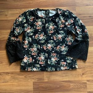 🟡3 for $15🟡 Floral Bell Sleeve Sweatshirt